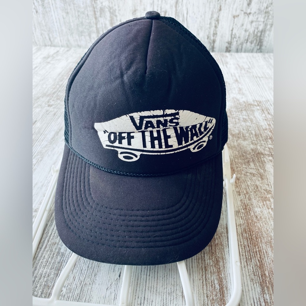 Vans OFF THE WALL. snap back ball cap